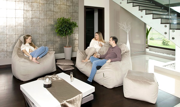 relax-max-ulogarnitura-2 Nagy fehér műszőr babzsákfotel lábtartóval